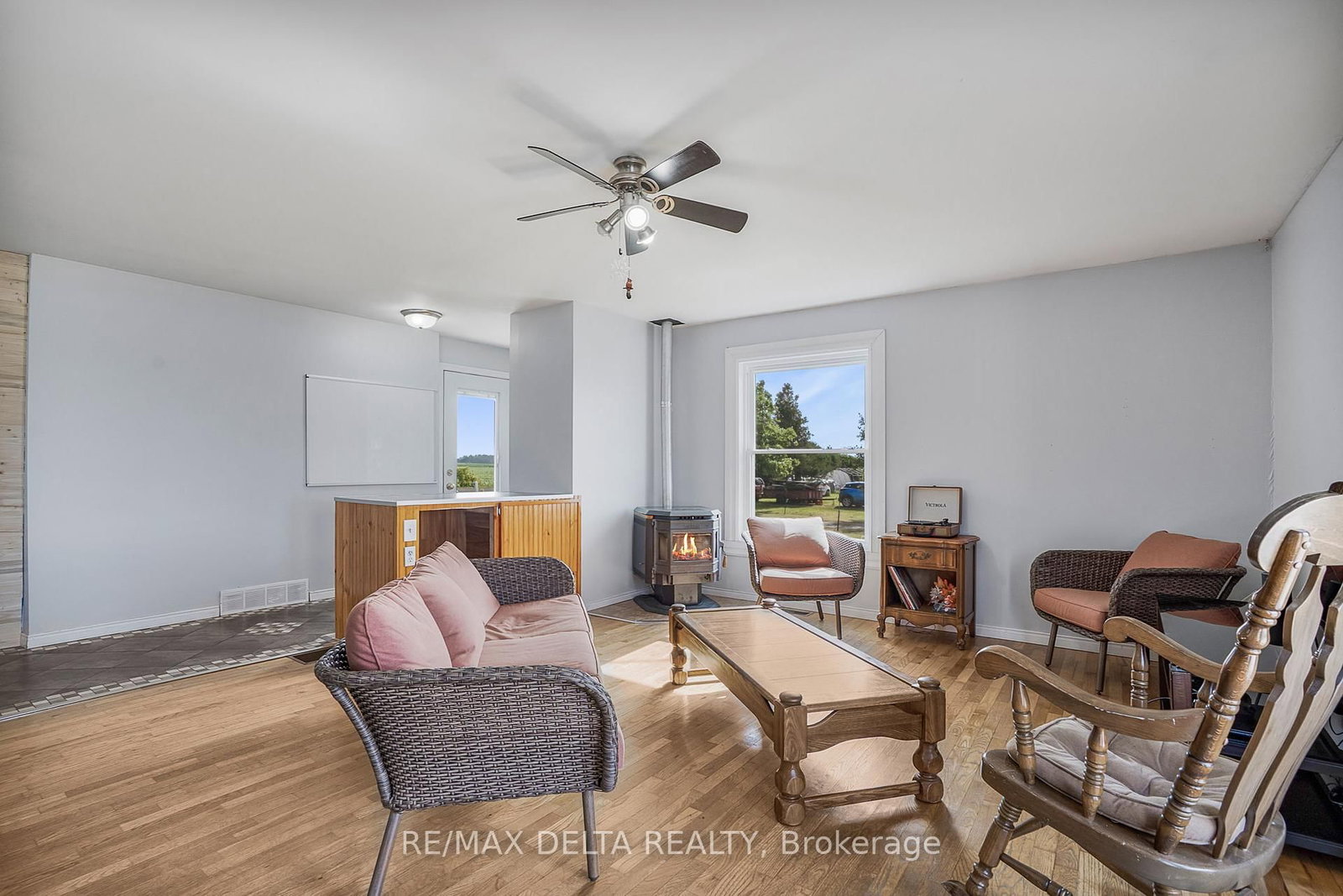 Listing Image 7