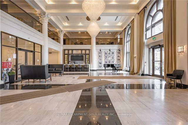 1006 - 112 King Street E