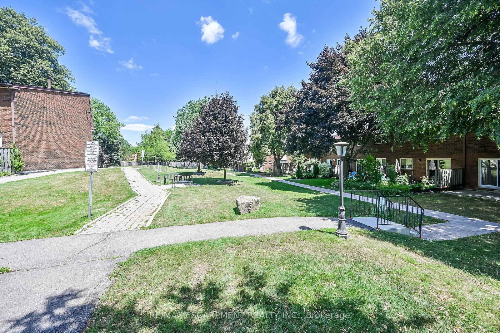 Townhouse for sale at 18-1460 Garth Street, Hamilton, Ontario, L9B 1R6 - Falkirk - MLS: X12309215