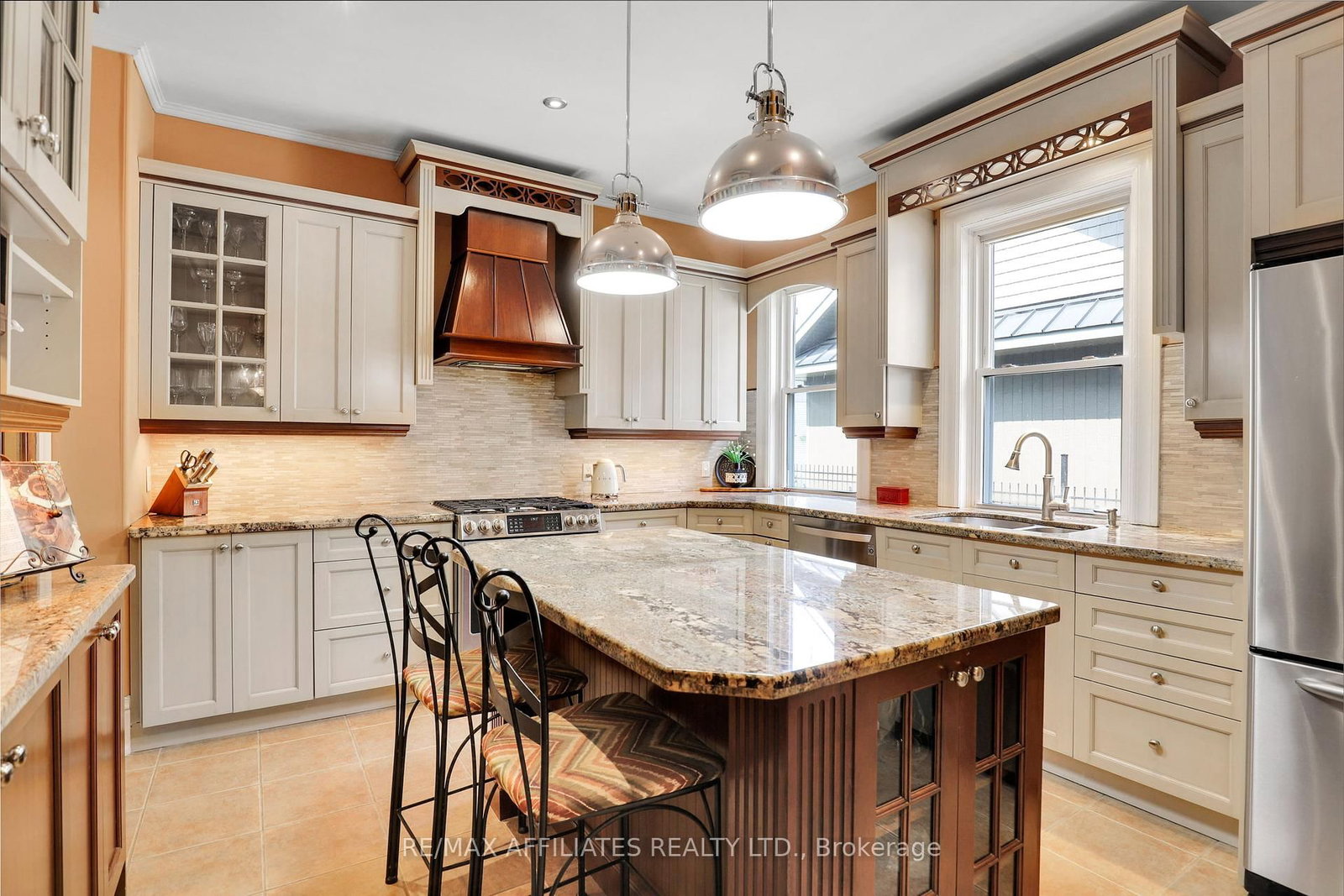 Listing Image 7