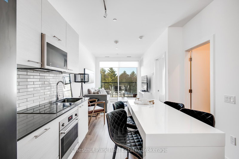 404 - 120 Carrick Tr, Gravenhurst, P1P 0B6 | Image 3