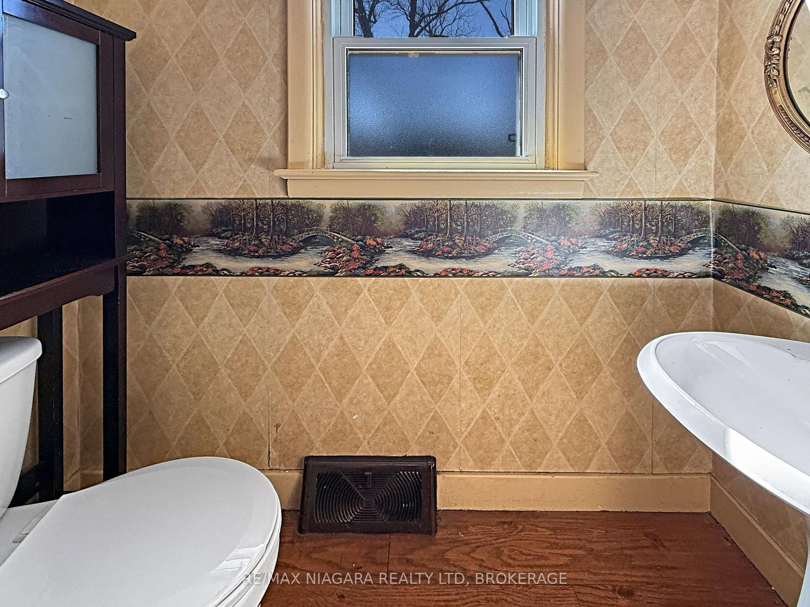 Detached House for sale at 21 Highland Avenue, Fort Erie, Ontario, L2A 2X6 - Central - MLS: X12313299