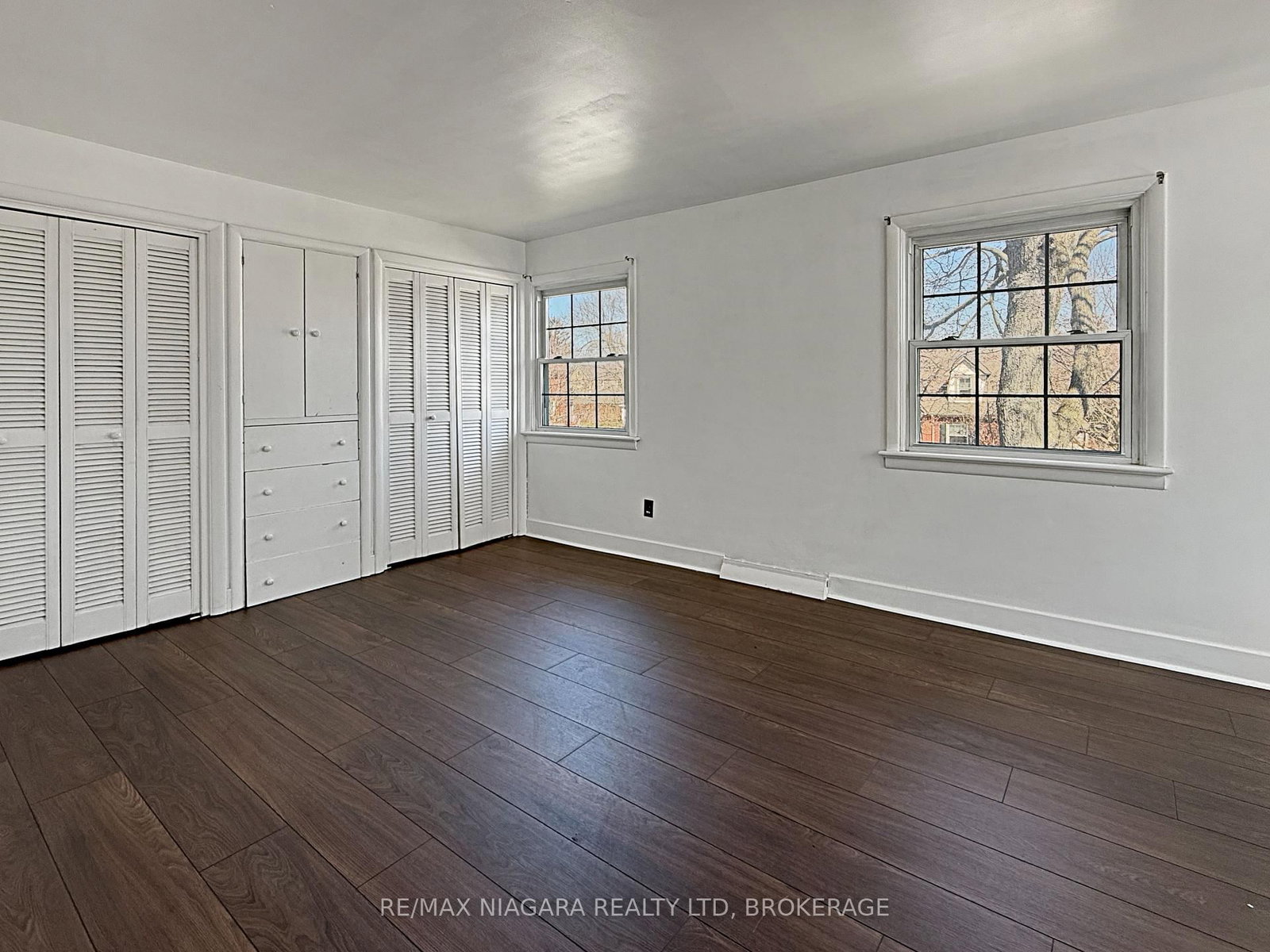 Detached House for sale at 21 Highland Avenue, Fort Erie, Ontario, L2A 2X6 - Central - MLS: X12313299