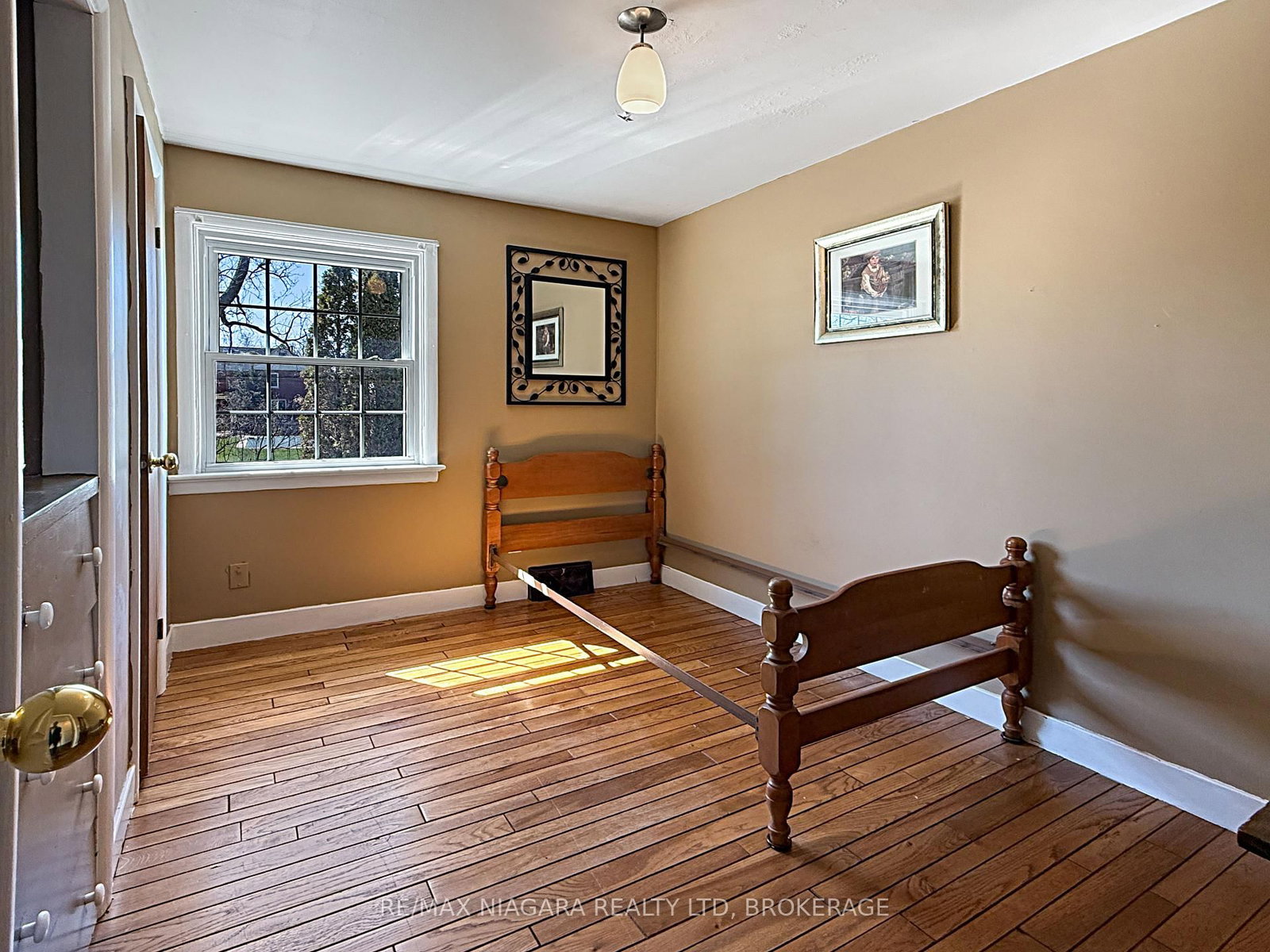 Detached House for sale at 21 Highland Avenue, Fort Erie, Ontario, L2A 2X6 - Central - MLS: X12313299