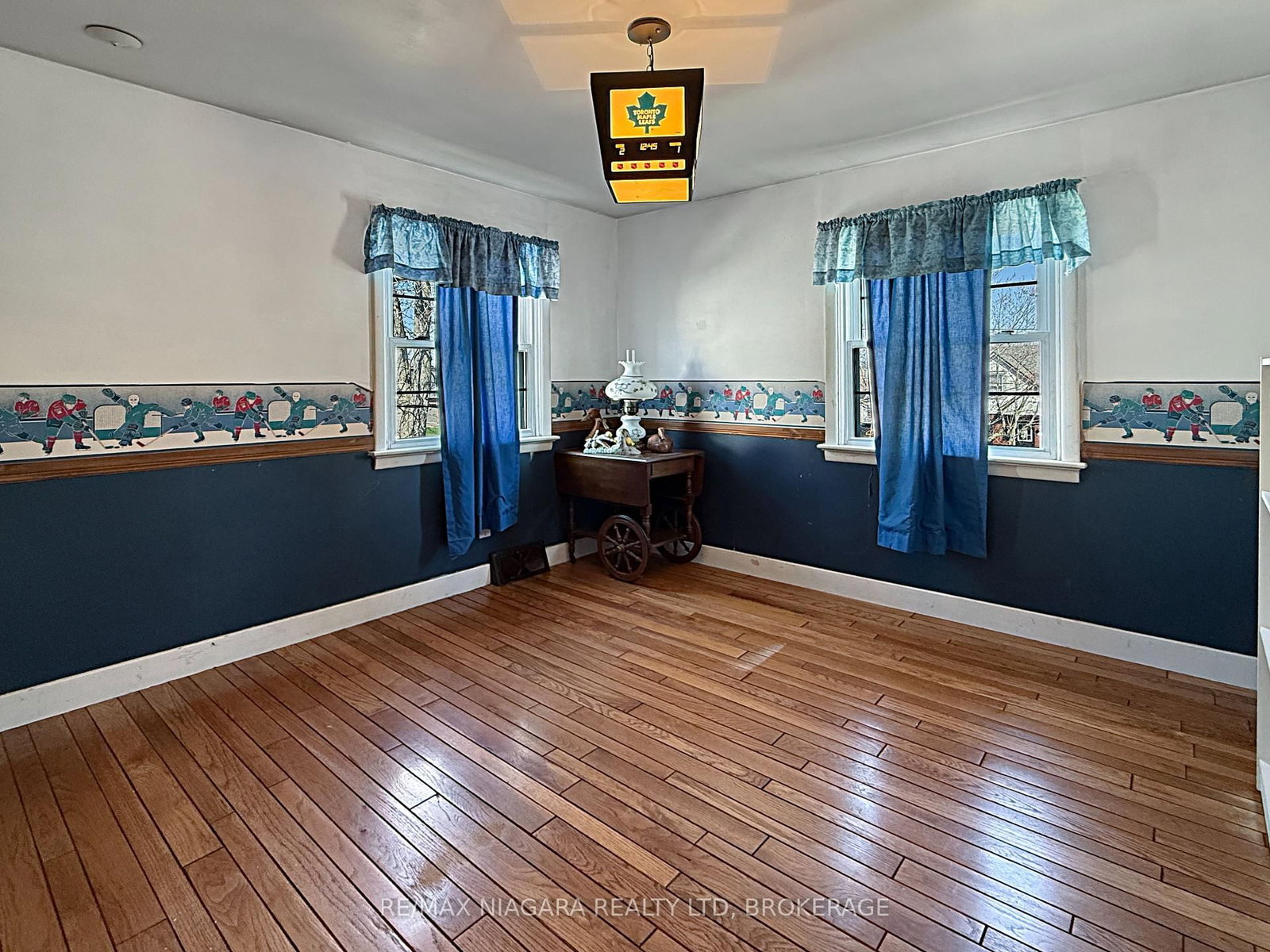 Detached House for sale at 21 Highland Avenue, Fort Erie, Ontario, L2A 2X6 - Central - MLS: X12313299