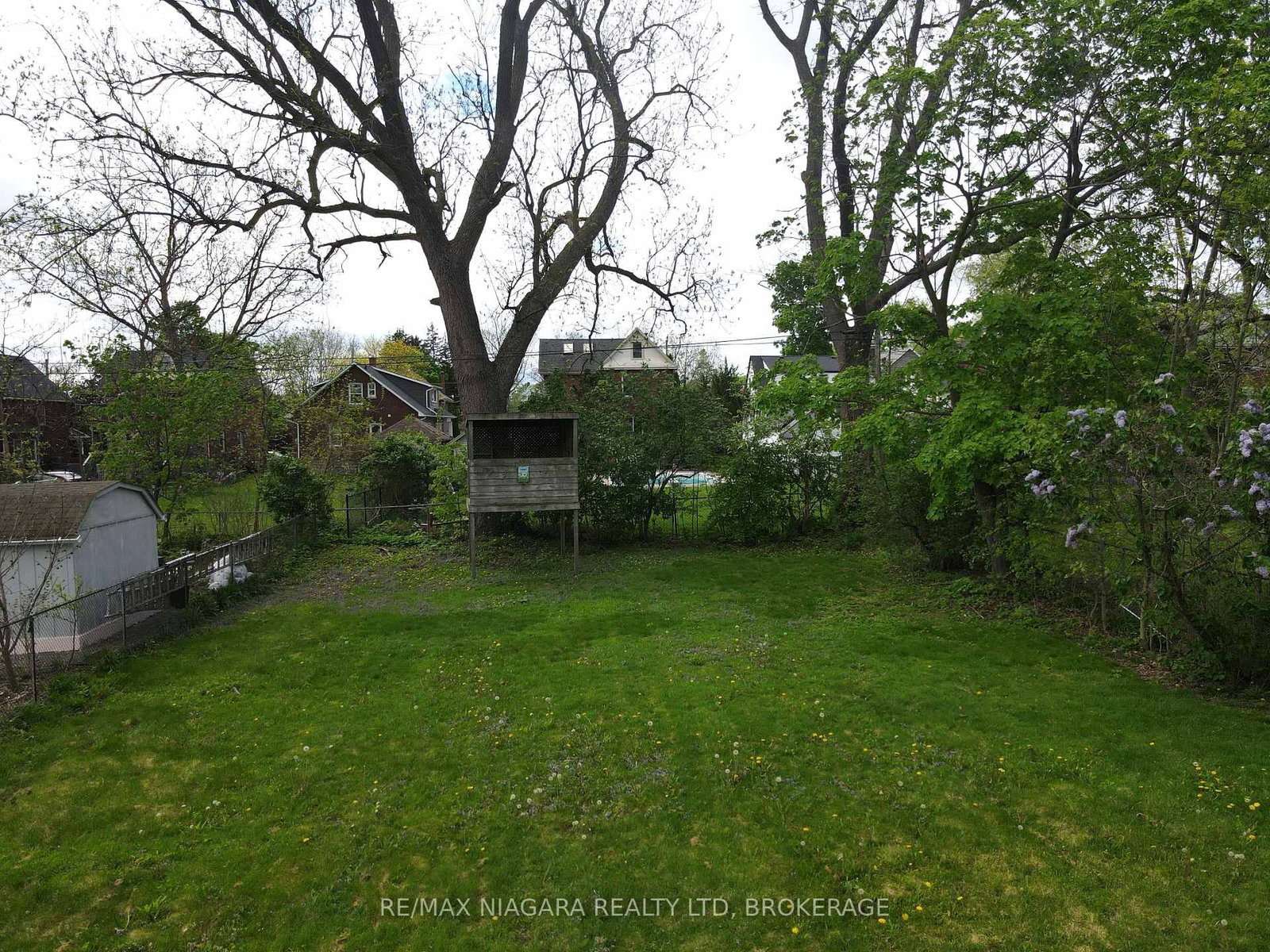 Detached House for sale at 21 Highland Avenue, Fort Erie, Ontario, L2A 2X6 - Central - MLS: X12313299