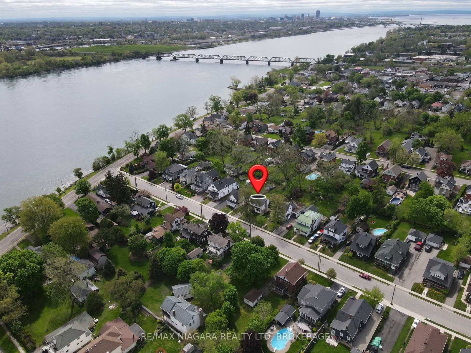 Detached House for sale at 21 Highland Avenue, Fort Erie, Ontario, L2A 2X6 - Central - MLS: X12313299