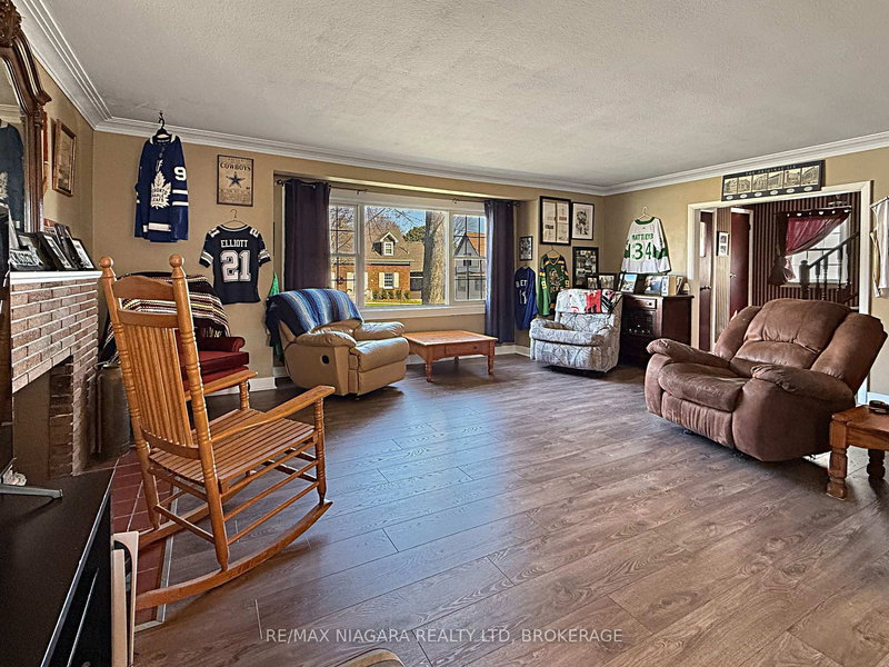 21 Highland Ave, Fort Erie, L2A 2X6 | Image 3