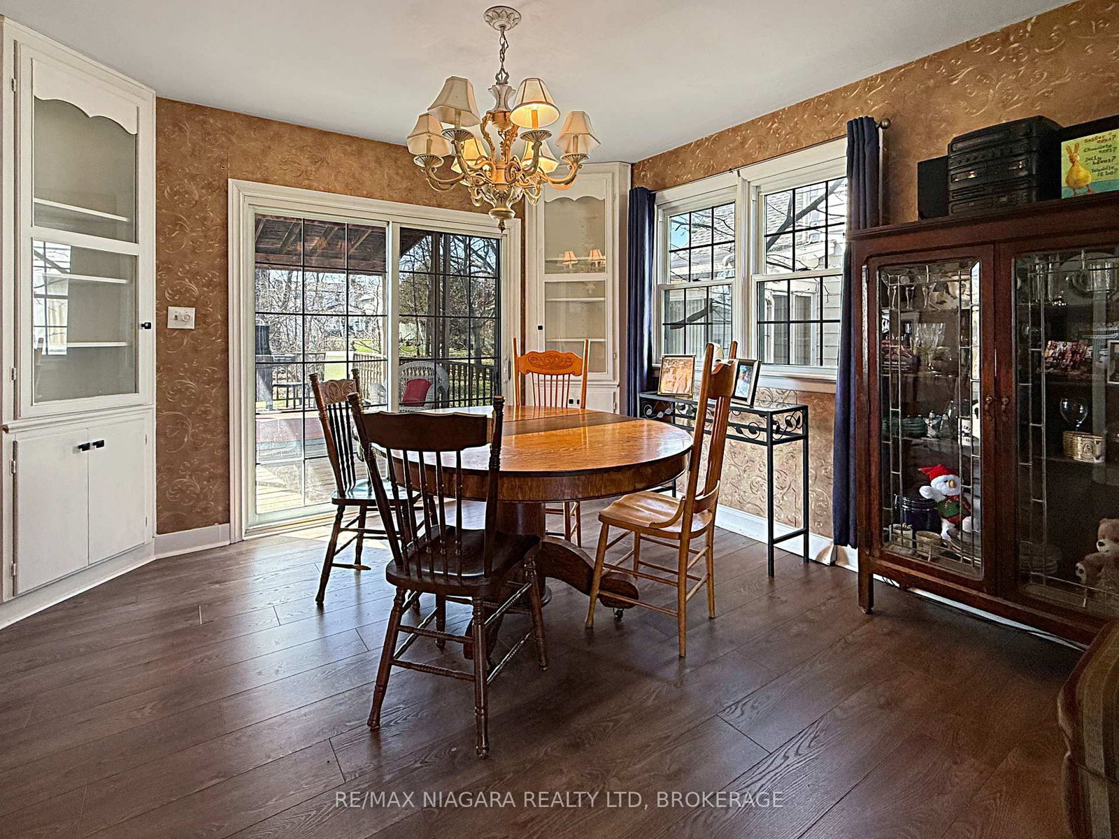 Detached House for sale at 21 Highland Avenue, Fort Erie, Ontario, L2A 2X6 - Central - MLS: X12313299