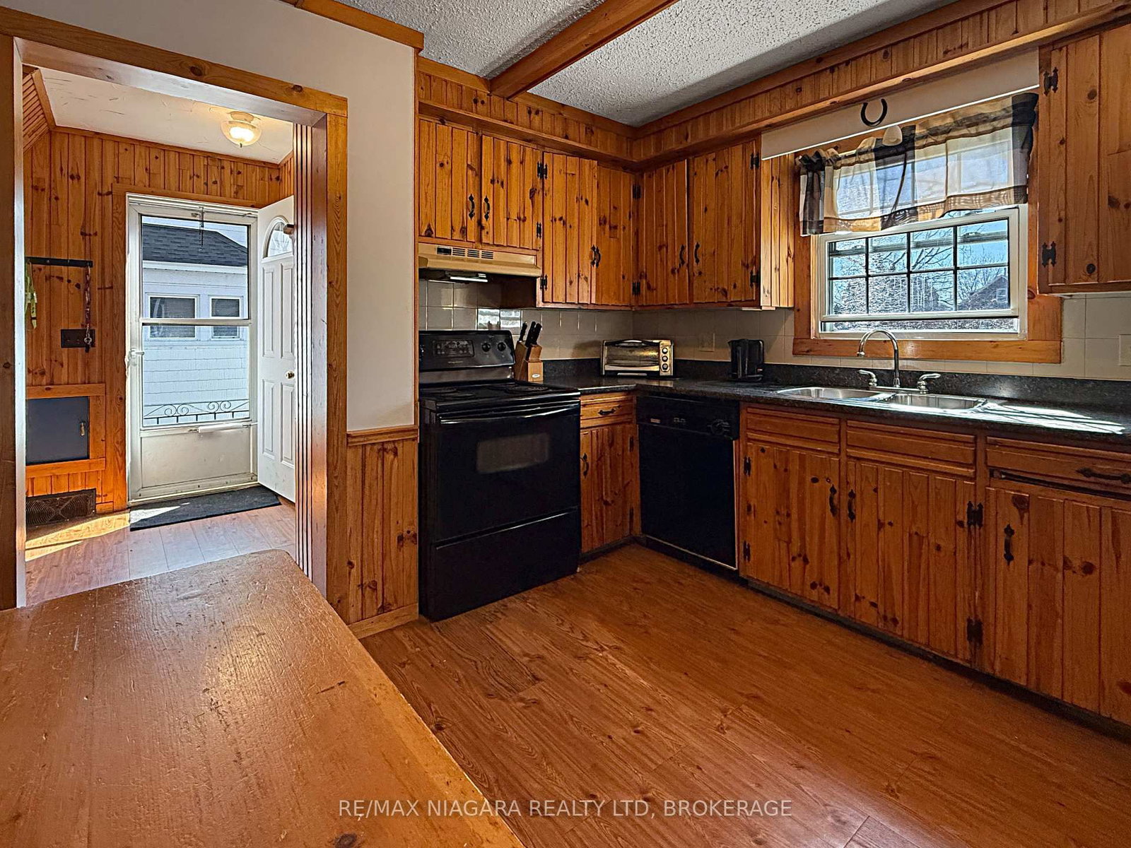 Detached House for sale at 21 Highland Avenue, Fort Erie, Ontario, L2A 2X6 - Central - MLS: X12313299