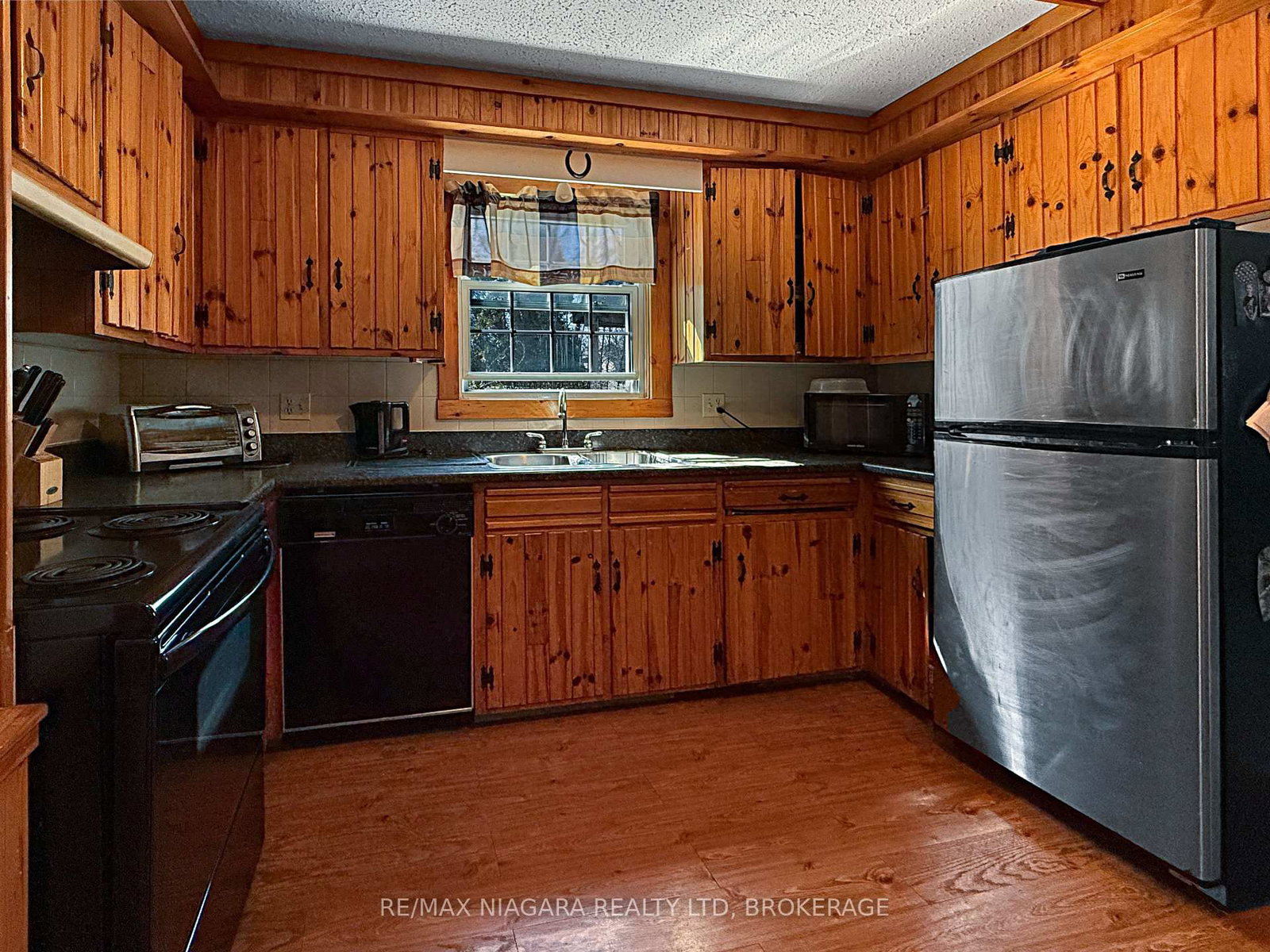 Detached House for sale at 21 Highland Avenue, Fort Erie, Ontario, L2A 2X6 - Central - MLS: X12313299