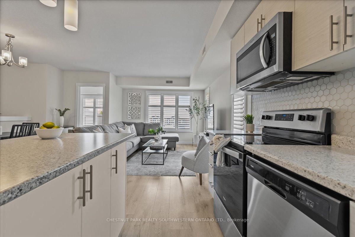 166 Rochefort Street, Unit B - Photo 10