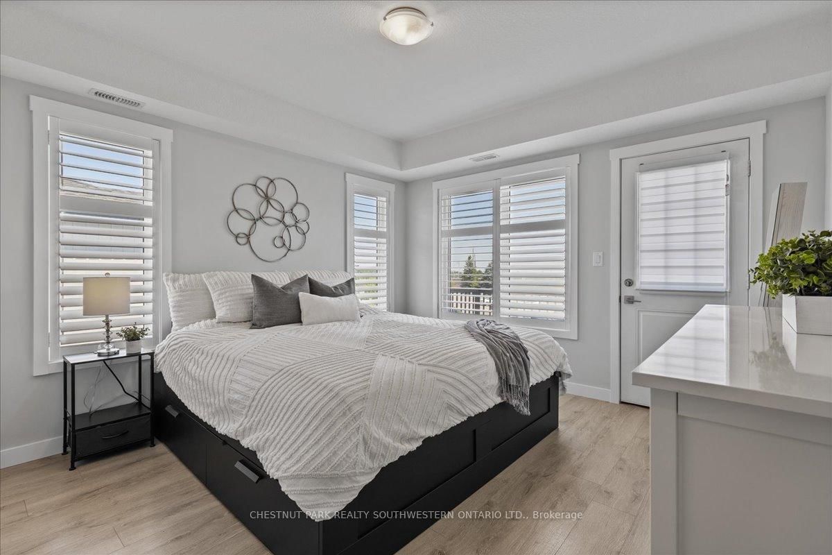 166 Rochefort Street, Unit B - Photo 17