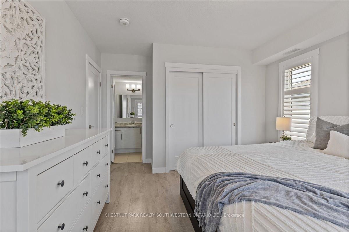 166 Rochefort Street, Unit B - Photo 19