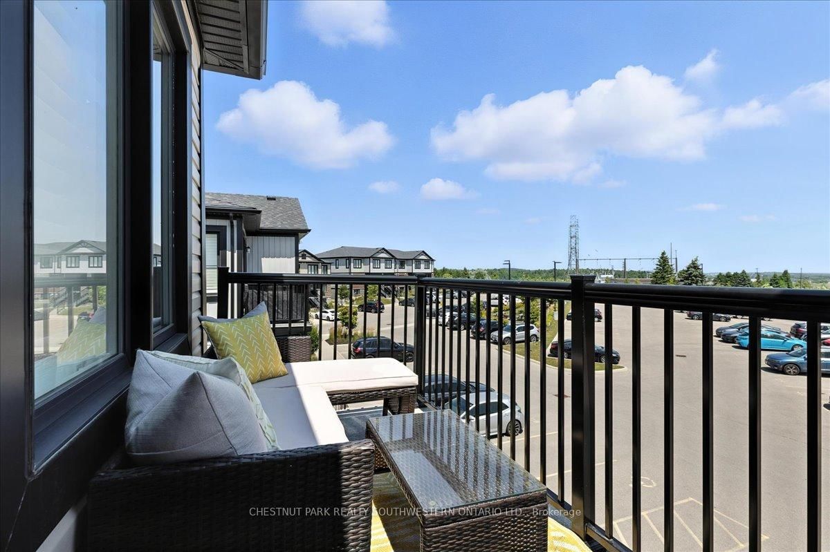 166 Rochefort Street, Unit B - Photo 21