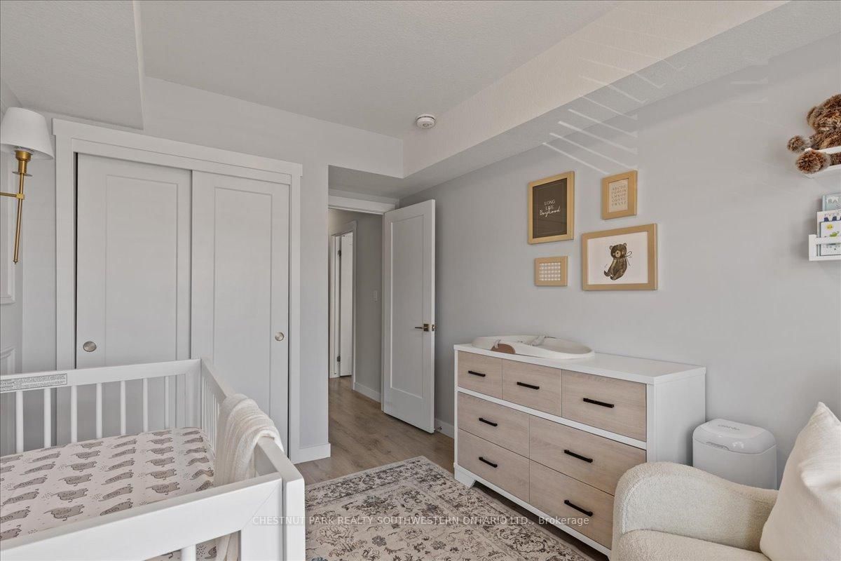 166 Rochefort Street, Unit B - Photo 23