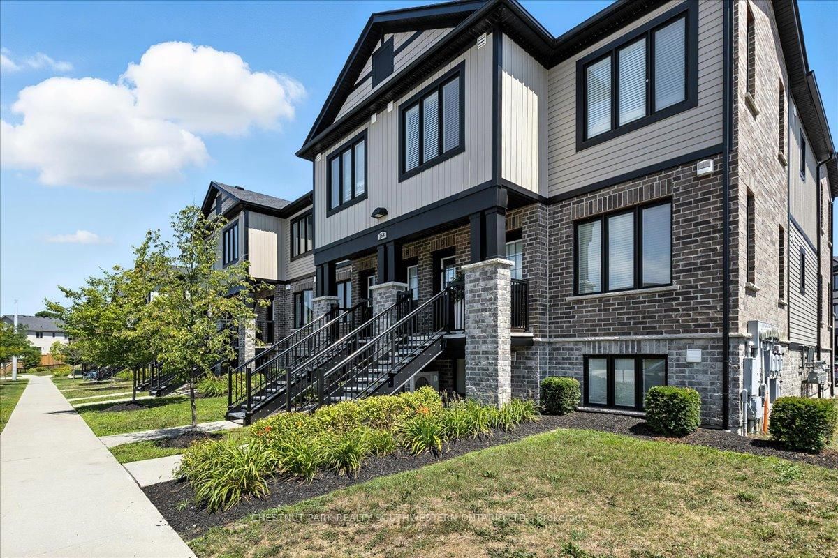 166 Rochefort Street, Unit B - Photo 27