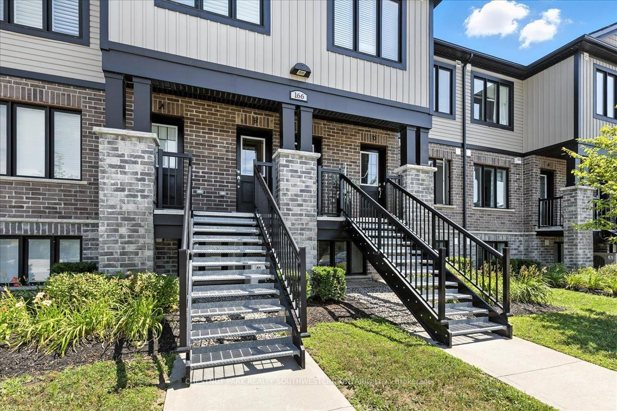 166 Rochefort Street, Unit B - Photo 3