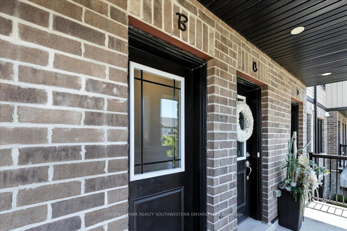 166 Rochefort Street, Unit B - Photo 4
