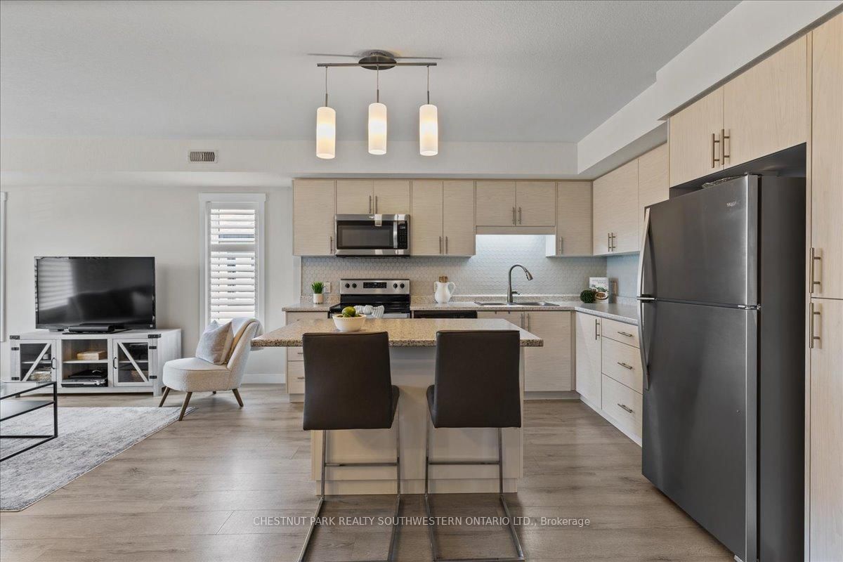 166 Rochefort Street, Unit B - Photo 6