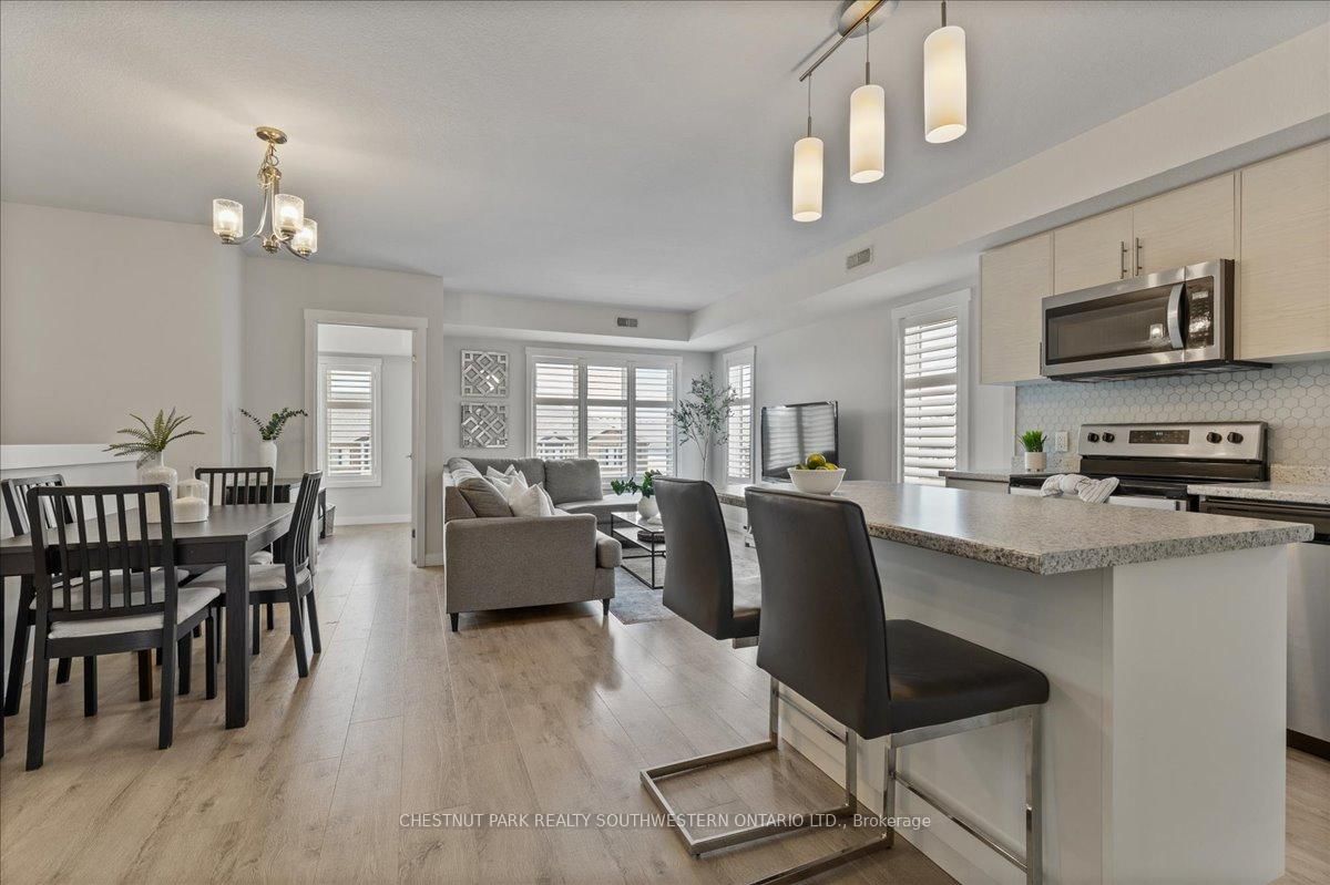 166 Rochefort Street, Unit B - Photo 8