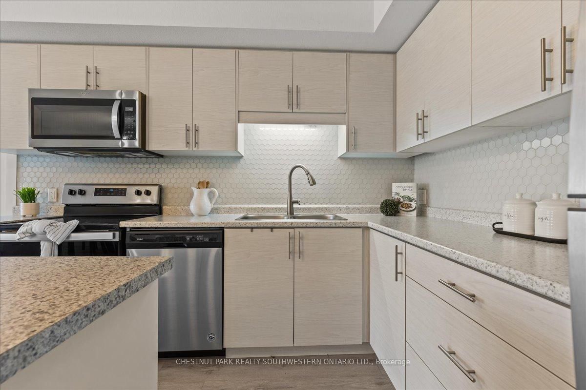 166 Rochefort Street, Unit B - Photo 9