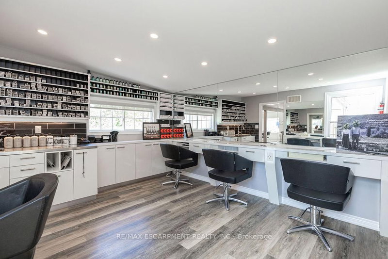 664 UPPER JAMES St, Hamilton, L9C 2Z3 | Image 2