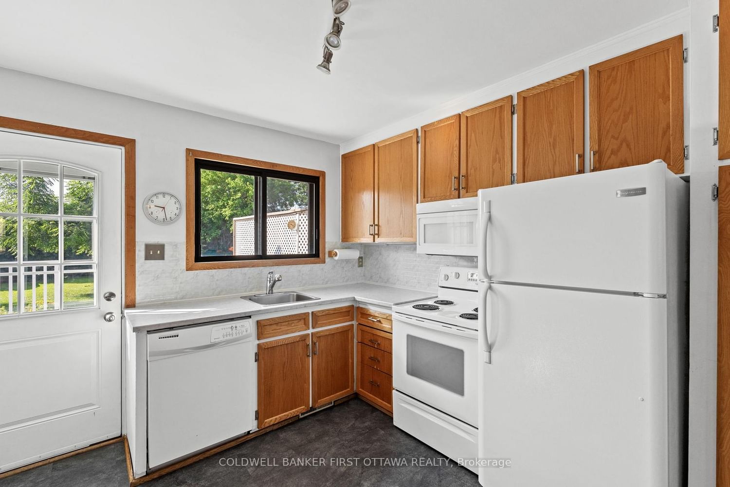Listing Image 18