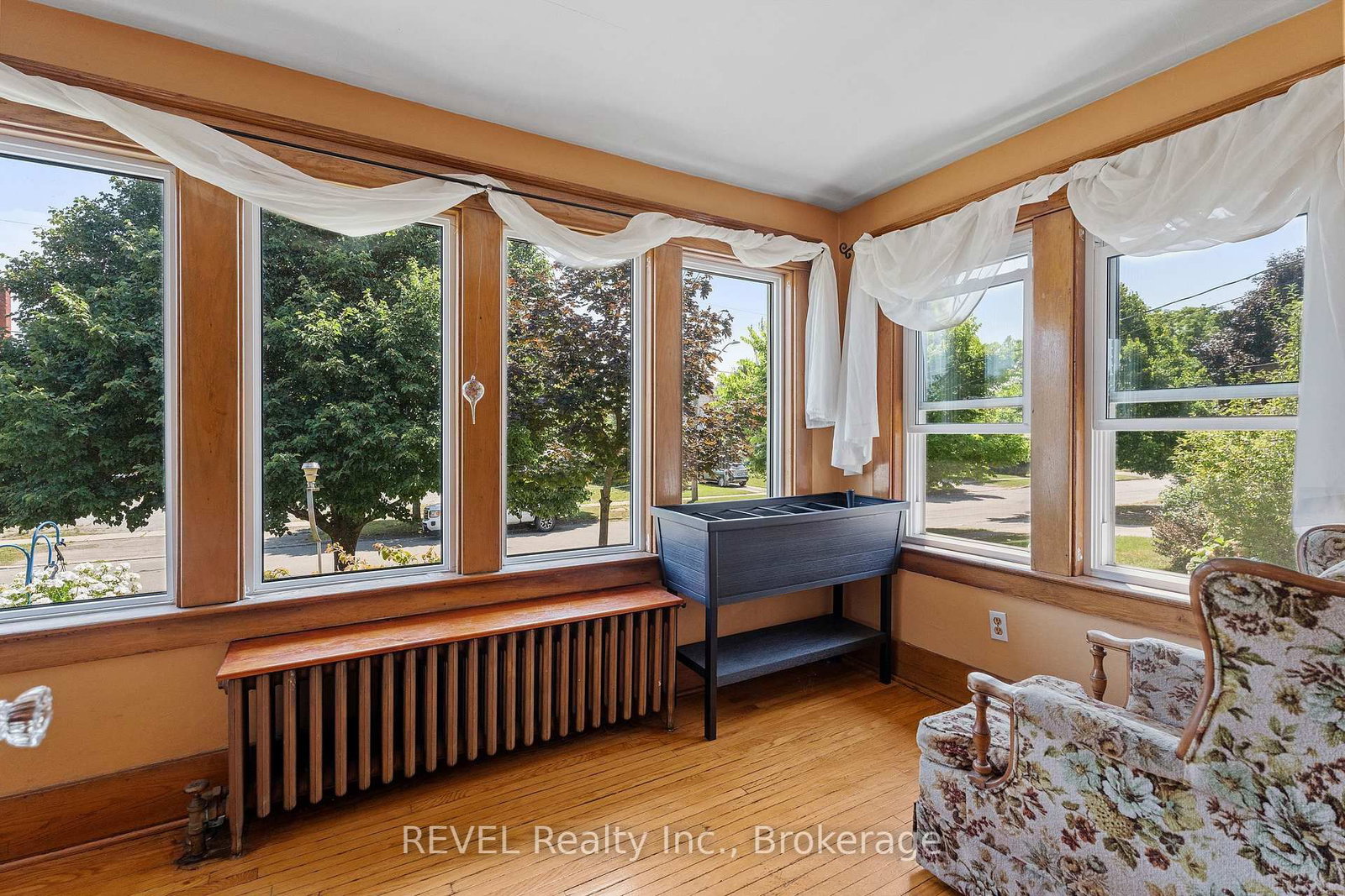 Detached House for sale at 208 NORTH Street, Fort Erie, Ontario, L2A 3R8 - Central - MLS: X12320020