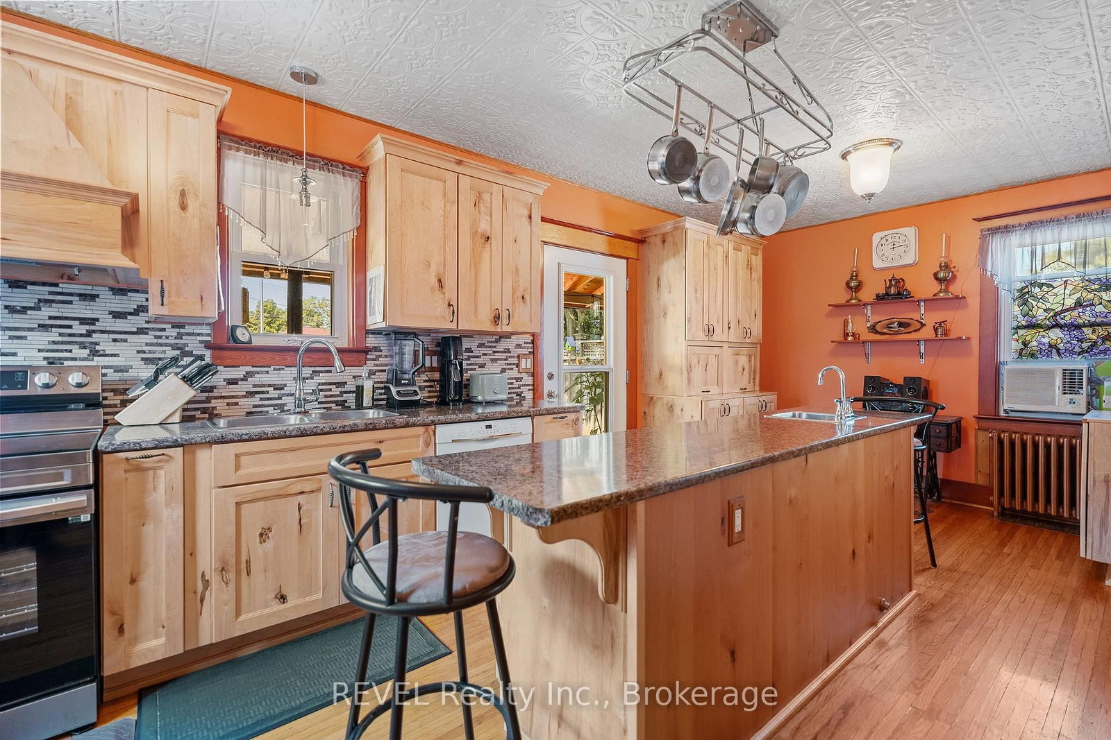 Detached House for sale at 208 NORTH Street, Fort Erie, Ontario, L2A 3R8 - Central - MLS: X12320020