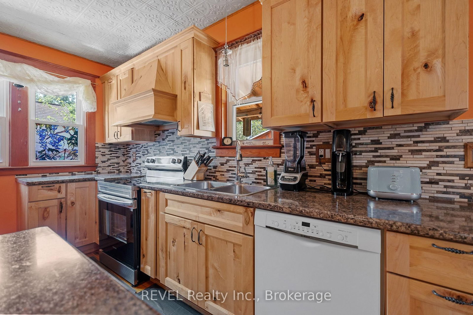 Detached House for sale at 208 NORTH Street, Fort Erie, Ontario, L2A 3R8 - Central - MLS: X12320020