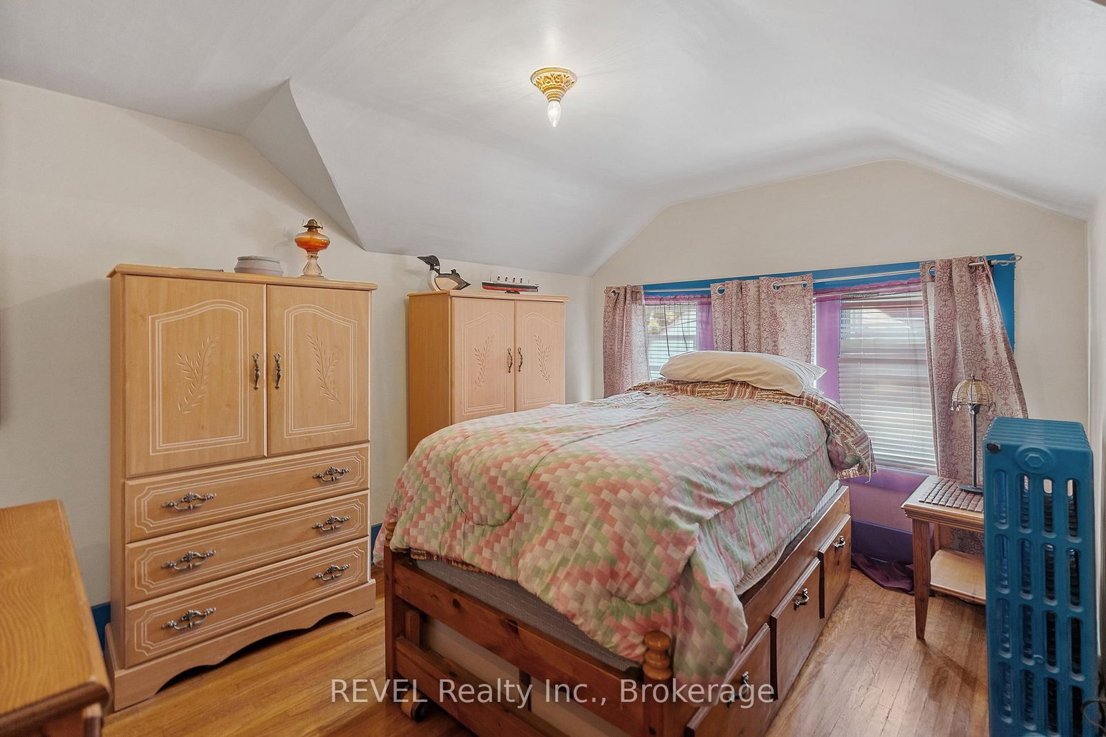 Detached House for sale at 208 NORTH Street, Fort Erie, Ontario, L2A 3R8 - Central - MLS: X12320020