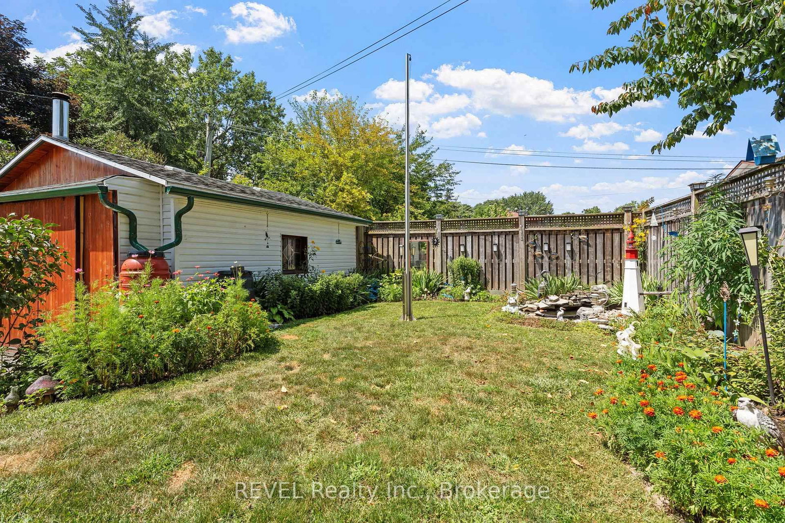 Detached House for sale at 208 NORTH Street, Fort Erie, Ontario, L2A 3R8 - Central - MLS: X12320020