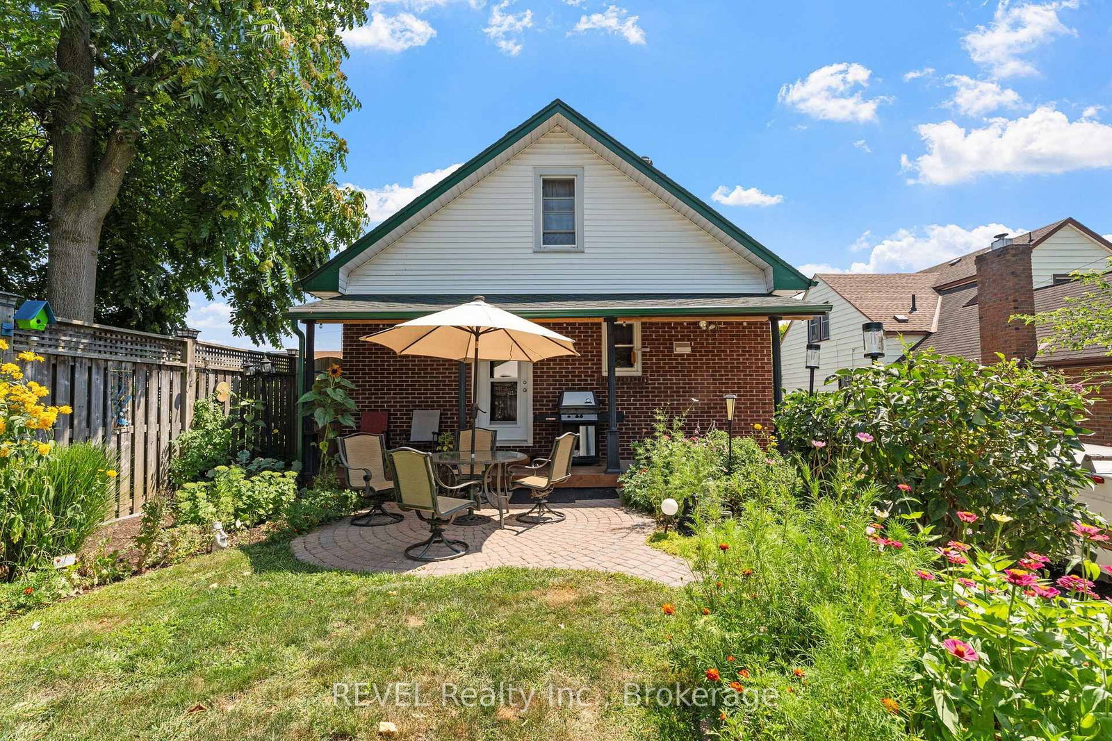 Detached House for sale at 208 NORTH Street, Fort Erie, Ontario, L2A 3R8 - Central - MLS: X12320020