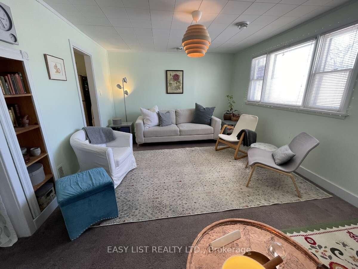 Detached House for sale at 35 Mary Street, Fort Erie, Ontario, L2A 4A4 - Central - MLS: X12322238