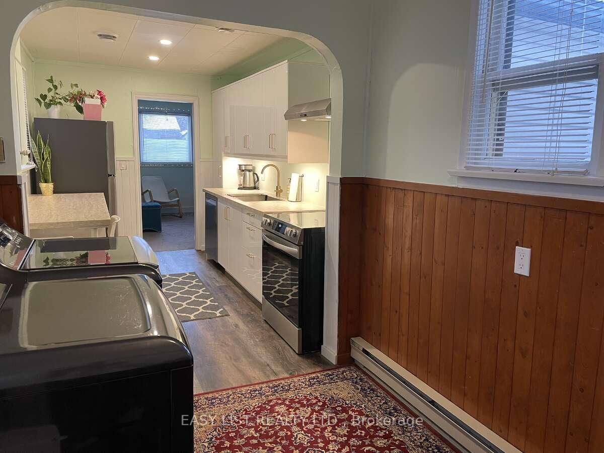 Detached House for sale at 35 Mary Street, Fort Erie, Ontario, L2A 4A4 - Central - MLS: X12322238