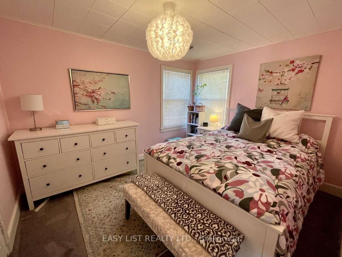 Detached House for sale at 35 Mary Street, Fort Erie, Ontario, L2A 4A4 - Central - MLS: X12322238