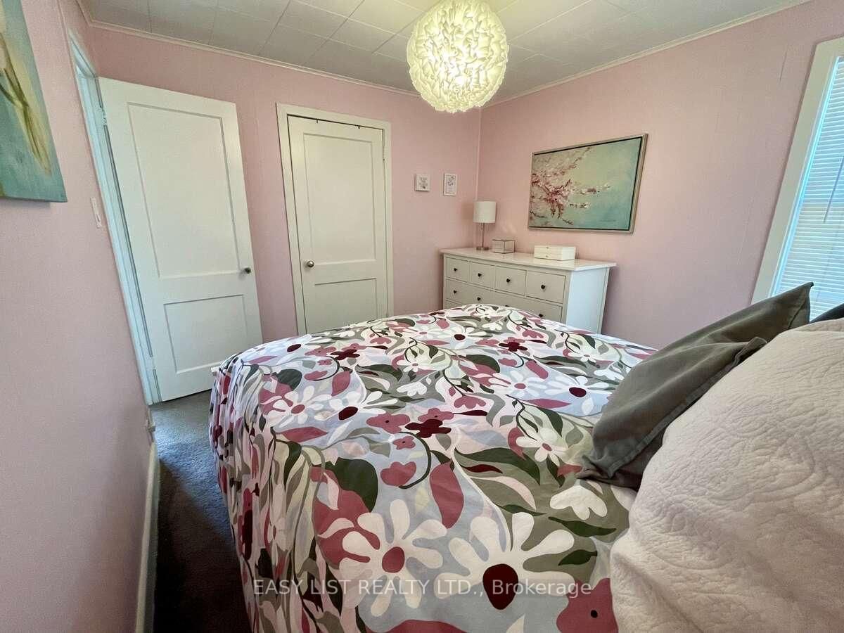 Detached House for sale at 35 Mary Street, Fort Erie, Ontario, L2A 4A4 - Central - MLS: X12322238