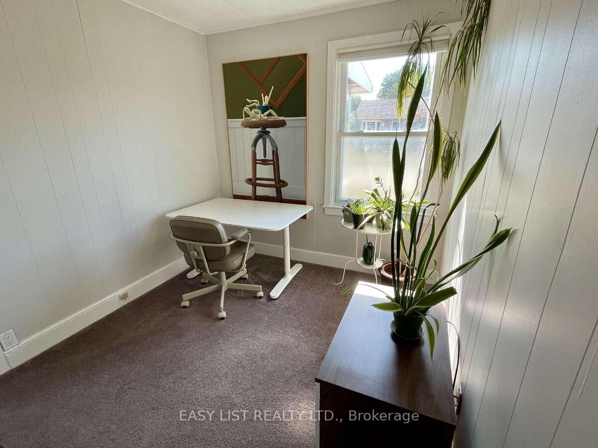 Detached House for sale at 35 Mary Street, Fort Erie, Ontario, L2A 4A4 - Central - MLS: X12322238