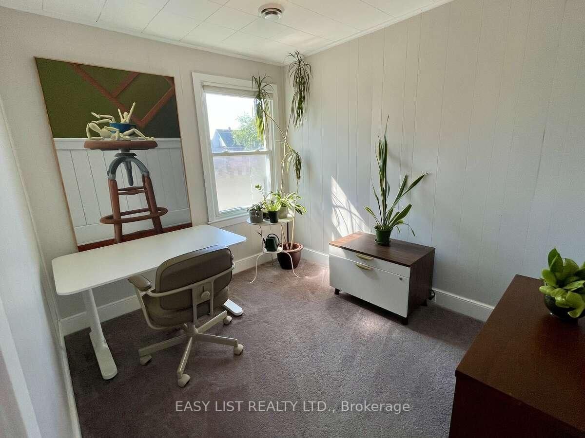 Detached House for sale at 35 Mary Street, Fort Erie, Ontario, L2A 4A4 - Central - MLS: X12322238