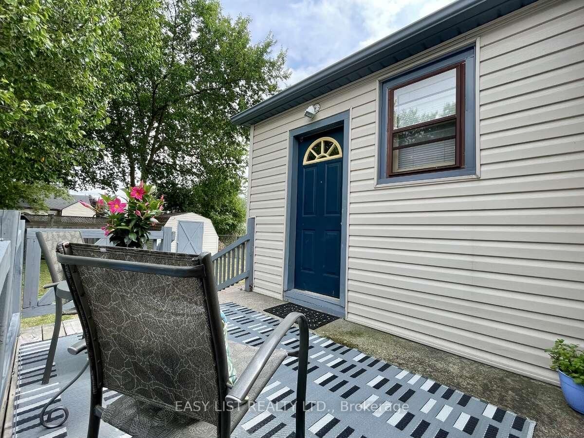 Detached House for sale at 35 Mary Street, Fort Erie, Ontario, L2A 4A4 - Central - MLS: X12322238