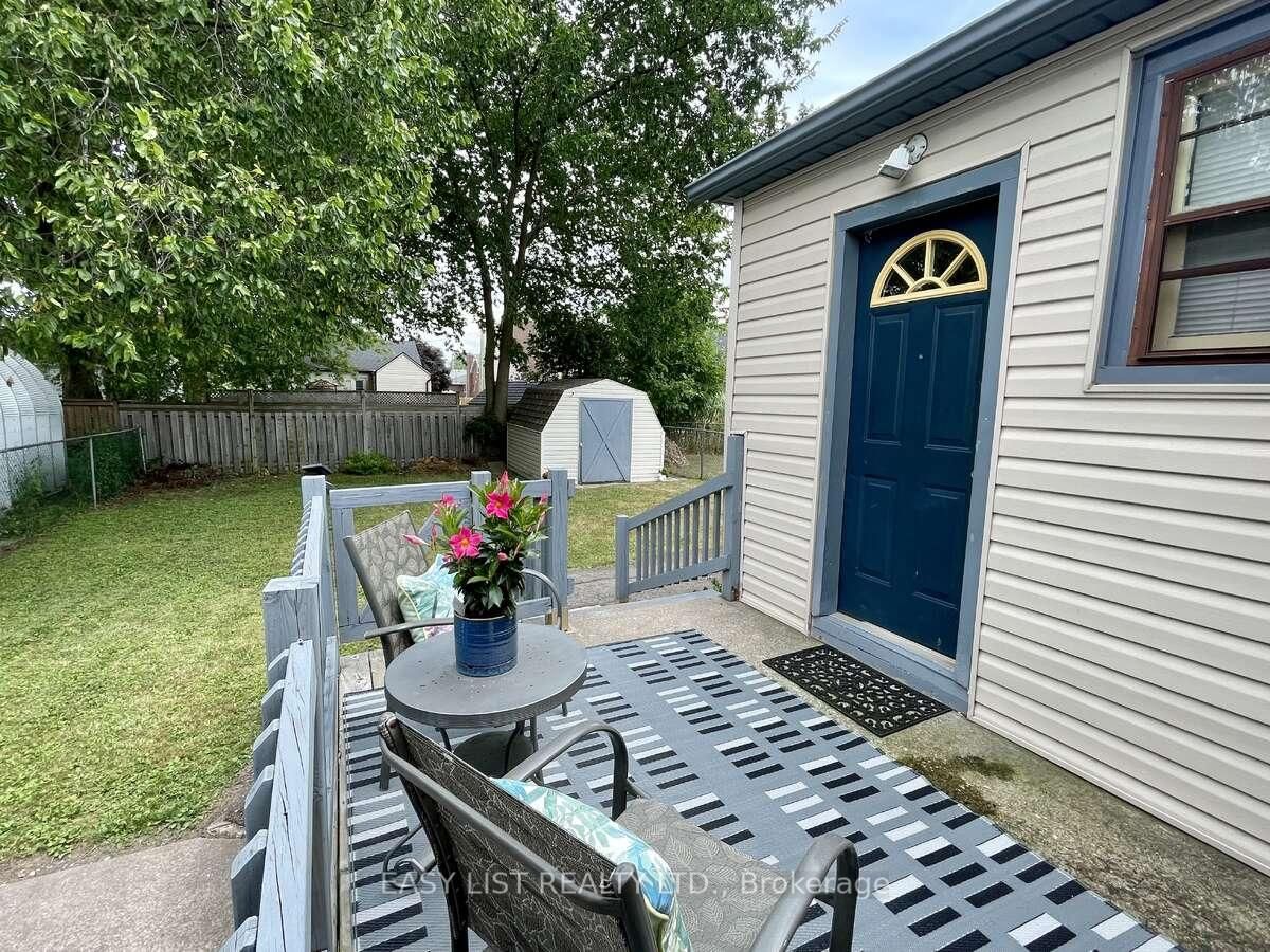 Detached House for sale at 35 Mary Street, Fort Erie, Ontario, L2A 4A4 - Central - MLS: X12322238