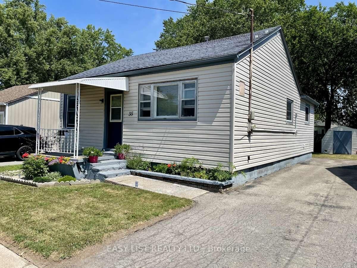 Detached House for sale at 35 Mary Street, Fort Erie, Ontario, L2A 4A4 - Central - MLS: X12322238
