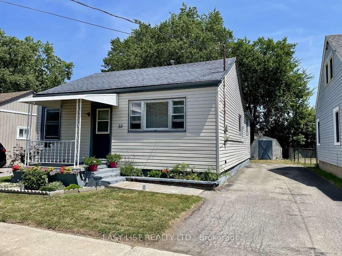 Detached House for sale at 35 Mary Street, Fort Erie, Ontario, L2A 4A4 - Central - MLS: X12322238