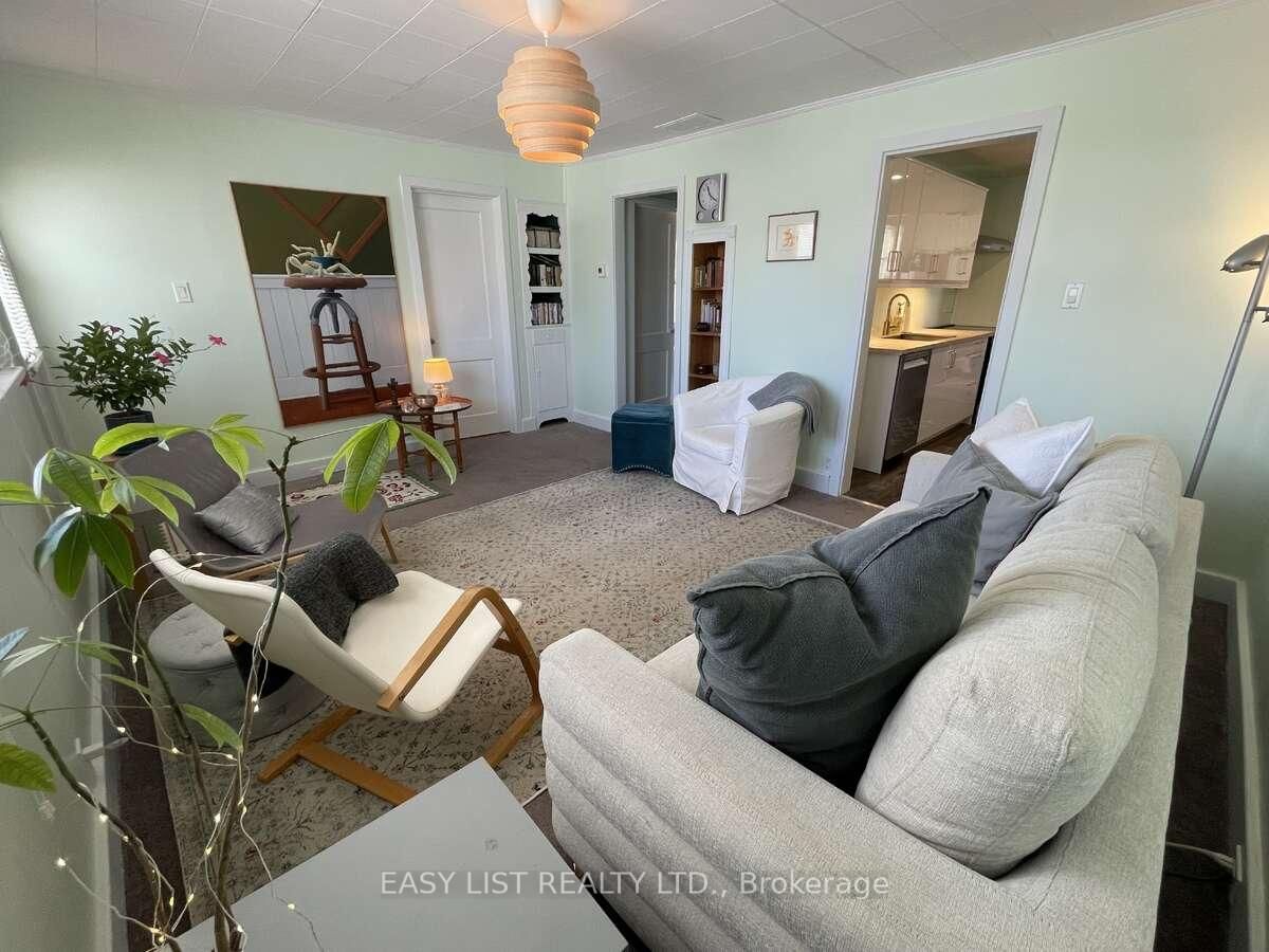 Detached House for sale at 35 Mary Street, Fort Erie, Ontario, L2A 4A4 - Central - MLS: X12322238