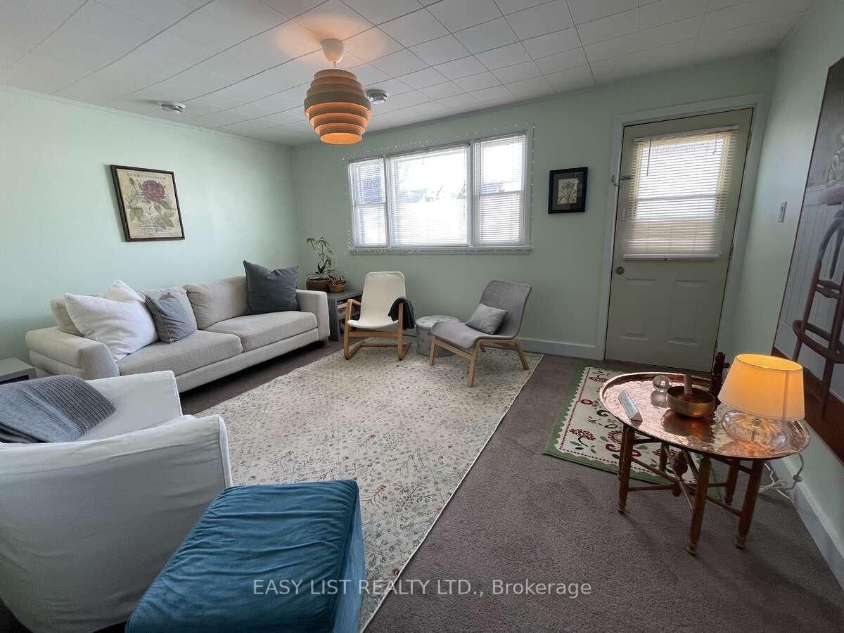 Detached House for sale at 35 Mary Street, Fort Erie, Ontario, L2A 4A4 - Central - MLS: X12322238