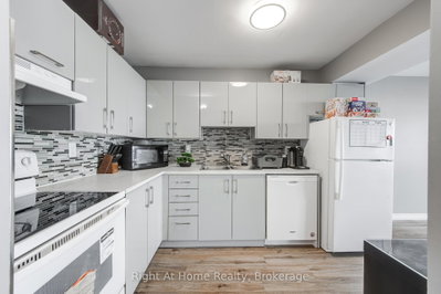 Unit 1104 — 30 Chapman Court — photo 6