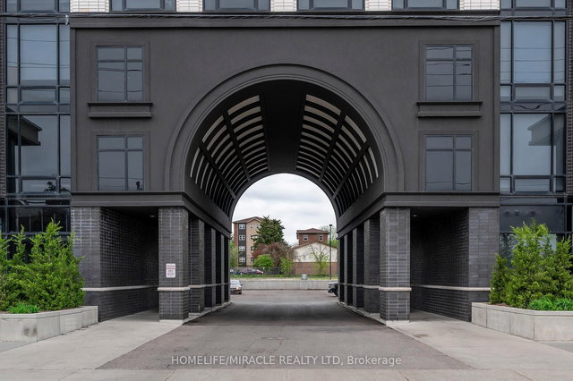 T1-1901 - 330 Phillip Street S