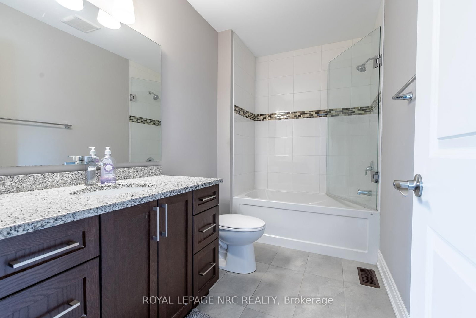 7231 Lionshead Avenue, Unit 30 - Photo 36