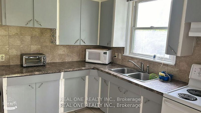First floor - 92 Binkley Cres W, Hamilton, L8S 3L1 | Image 2